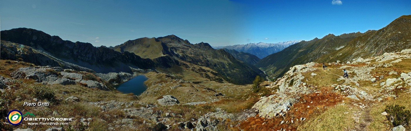 61 Panoramica all'inizio del sent. 201A con Laghi di Porcile, Valle Lunga....jpg